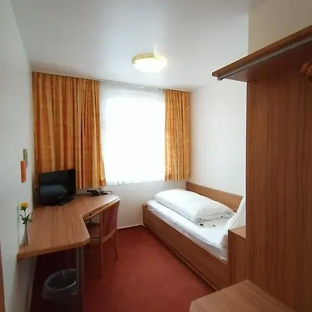 & Restaurant Zum Schwanen Hotel *