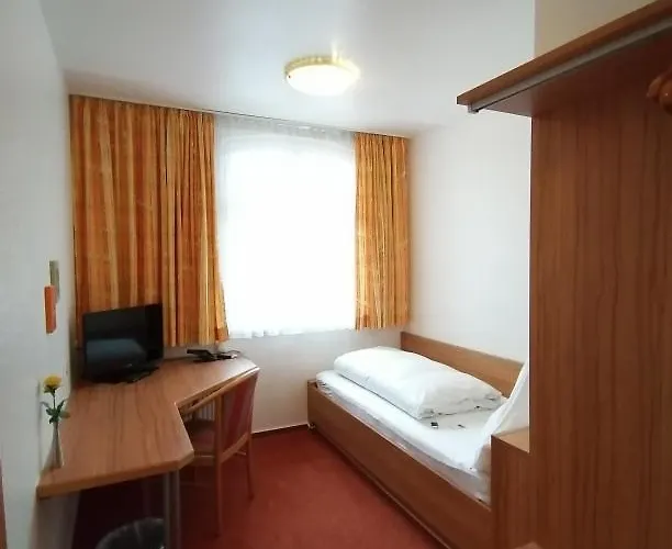 & Restaurant Zum Schwanen Hotel *